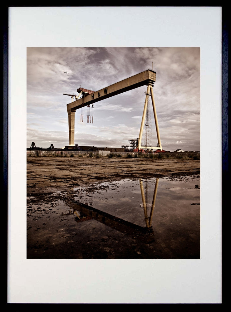 Belfast Shipyard Reflection Black Frame 40x50