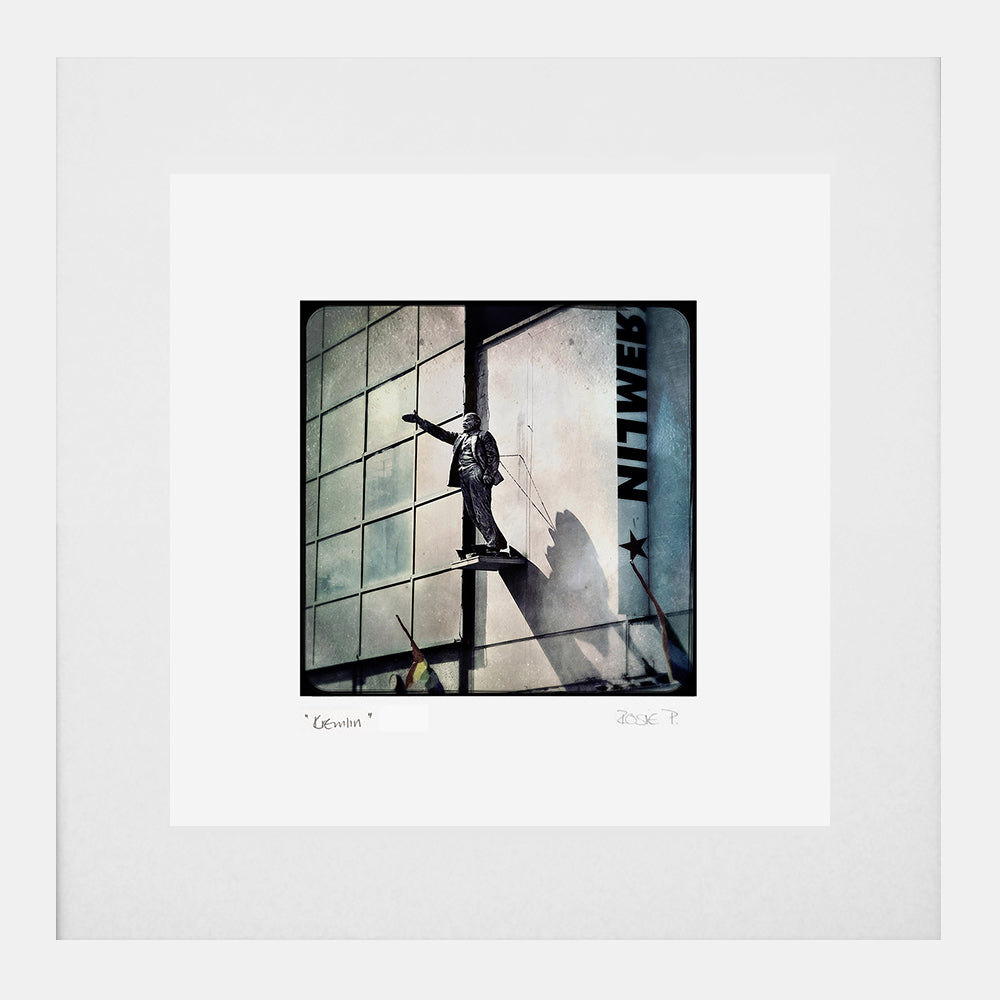 Belfast - Kremlin White Frame (With Mount)