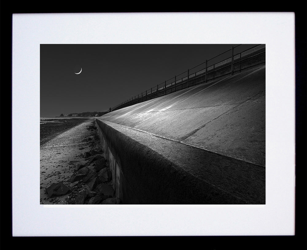 Moonwalker, Holywood Black Frame
