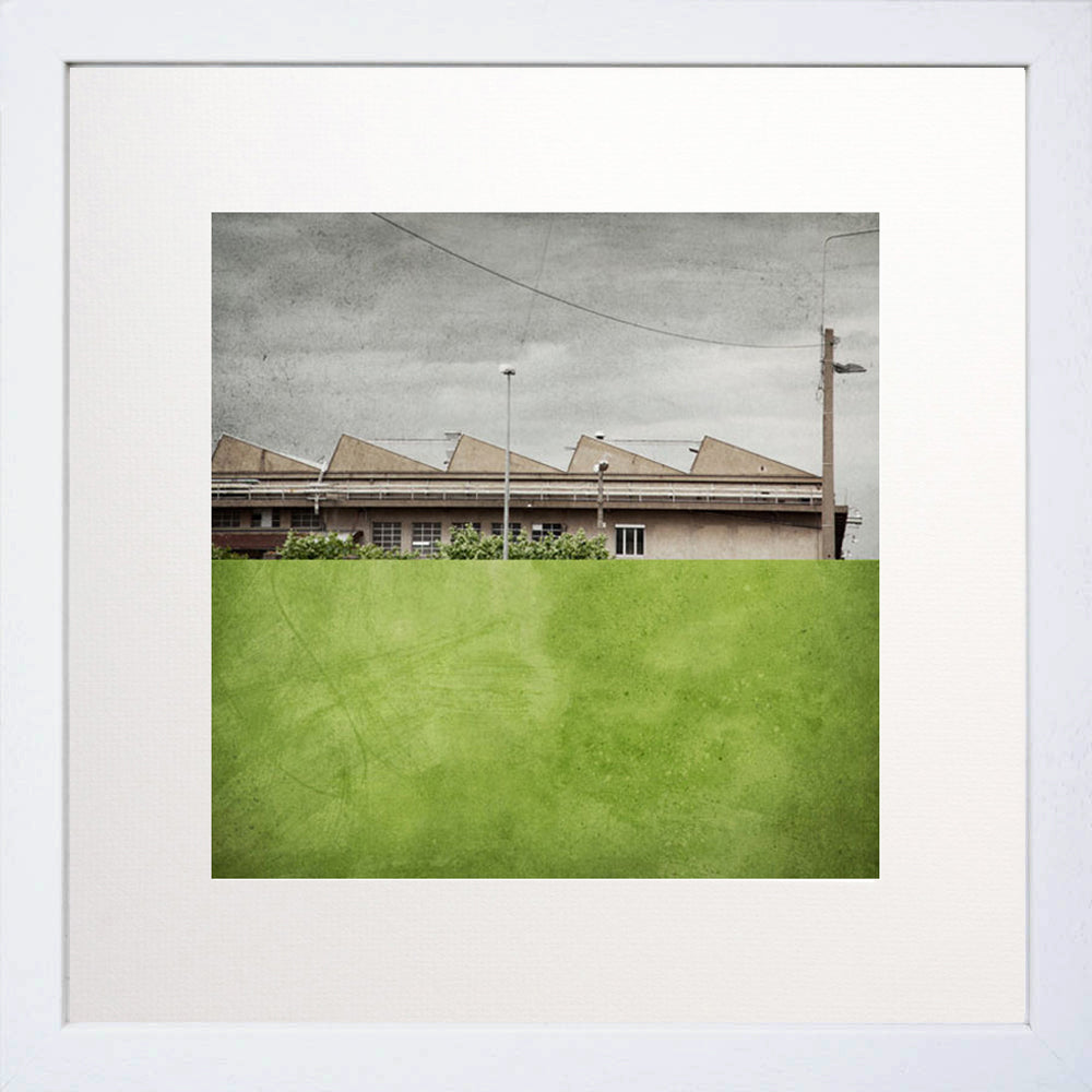 Pole Triangle White Frame