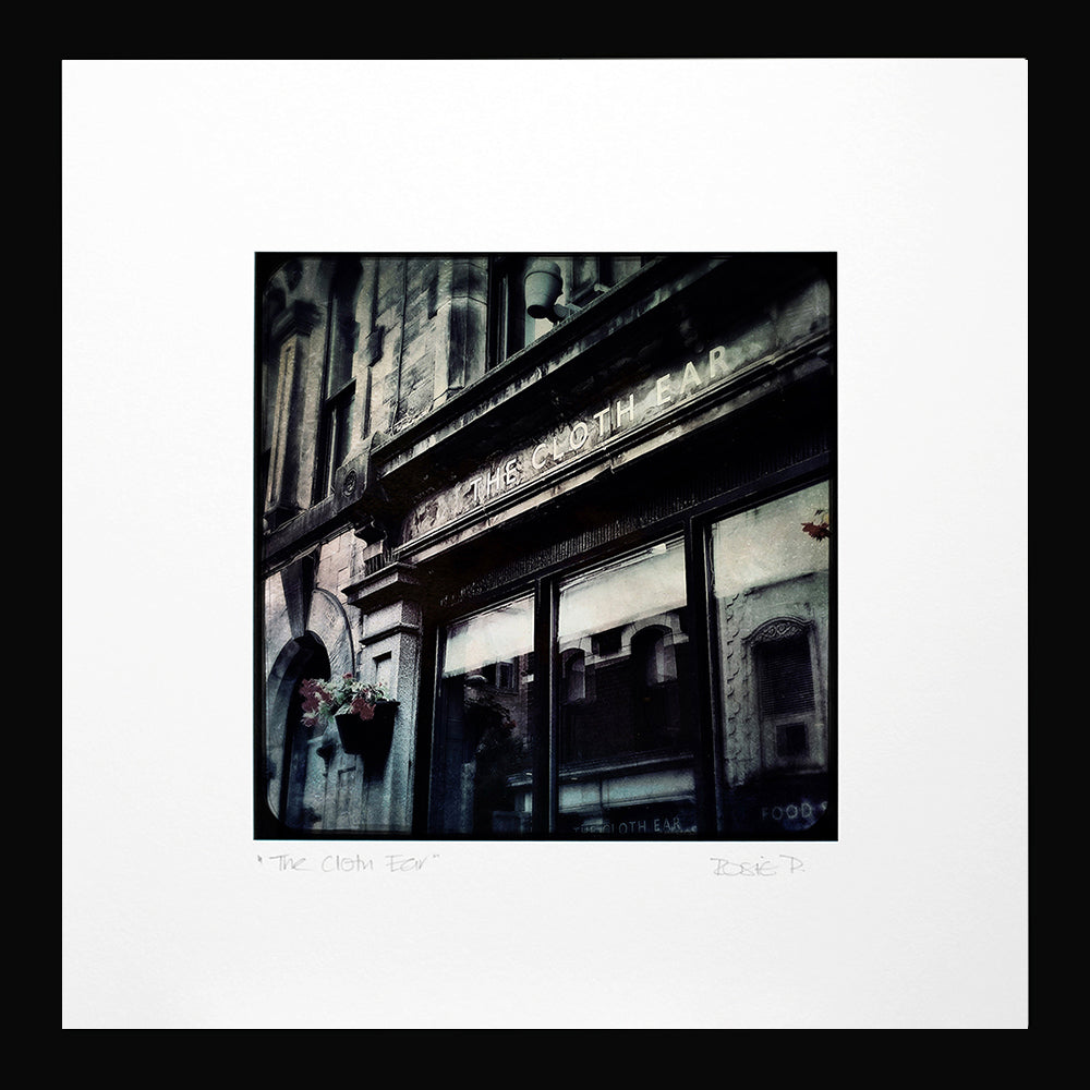 Belfast - The Cloth Ear Black Frame (No Mount)