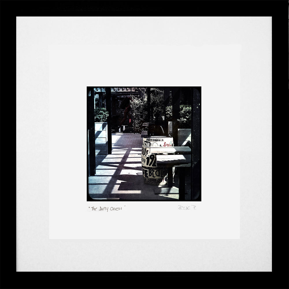 Belfast - The Dirty Onion Black Frame (With Mount)