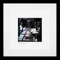 Belfast - The Dirty Onion Black Frame (With Mount)